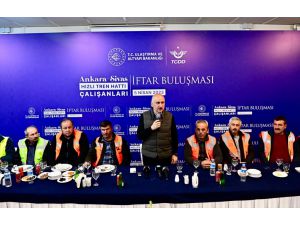 Bakan Karaismailoğlu, Ankara-Sivas Hızlı Tren Hattı çalışanlarıyla iftar yaptı