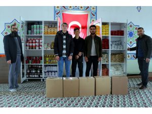 Elazığ'da camideki "paylaşım dolabı" depremzedeler için doluyor