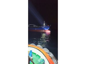 Çanakkale Boğazı'nda arızalanan gemi Karanlık Liman demir bölgesine götürüldü