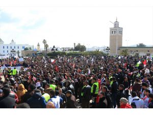 Tunus'ta binlerce güvenlik gücü gösteri düzenledi