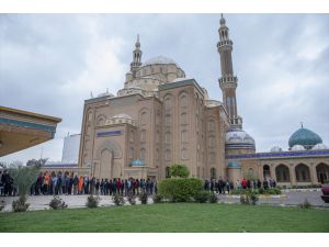 Erbil ve Süleymaniye'deki camilerin aşevleri ramazanda toplu iftar geleneğini sürdürüyor