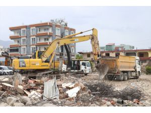 Hatay'da bina yıkım ve enkaz kaldırma çalışmaları 61 mahallede yapılıyor