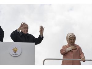 Cumhurbaşkanı Erdoğan, Ankara Arena Spor Salonu önünde bekleyen partililere hitap etti: