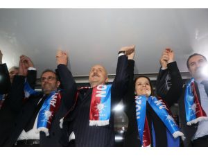 Bakan Karaismailoğlu, Trabzon'da partililere konuştu:
