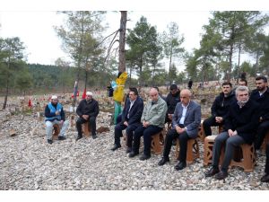Bakan Kirişci, Kahramanmaraş'ta depremde ölenlerin cenazelerinin defnedildiği mezarlığı ziyaret etti: