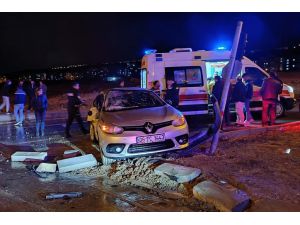 Elazığ'da tır ile çarpışan otomobildeki 3 kişi yaralandı