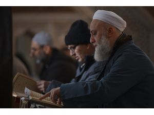 Ramazan sünneti itikafı, Kur'an ve gözyaşı içinde yaşıyorlar