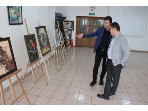 Karabük'te polis memuru resim sergisi açtı