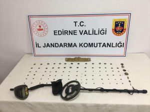 Edirne'de bir kişi evindeki sikkelerle yakalandı