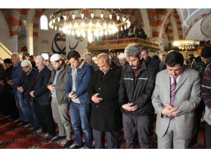 Trakya'daki camilerde ramazanın son cuma namazı kılındı