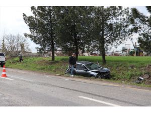 Diyarbakır'da şarampole devrilen otomobildeki 5 kişi yaralandı