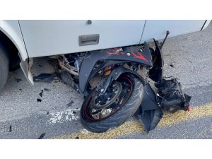 Elazığ'da midibüse arkadan çarpan motosikletteki 2 kişi ağır yaralandı