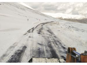 Kar nedeniyle kapanan Kağızman-Ağrı kara yolu ulaşıma açıldı