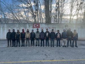 Erzurum'da 14 Afganistan uyruklu düzensiz göçmen yakalandı
