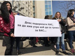 Bulgaristan'da hemşireler eylem yaptı