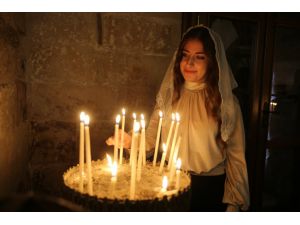 Mardin'de Paskalya Bayramı tarihi kilisede düzenlenen ayinle kutlandı
