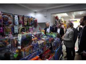 Sakarya'da iş insanlarından depremzede çocuklar için bayram alışverişi