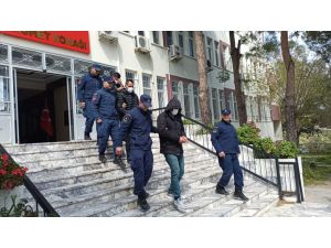 İzmir'de 156 düzensiz göçmen yakalandı, 4 organizatör tutuklandı