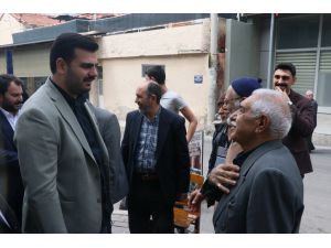 AK Parti'li Eyyüp Kadir İnan, İzmir'de esnafı ziyaret etti: