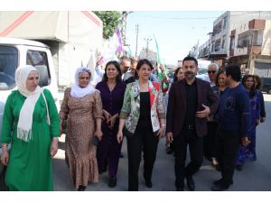 HDP'li Pervin Buldan, Adana'da "halk buluşması"na ve seçim bürosu açılışına katıldı