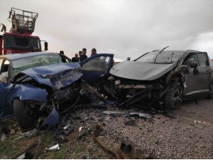 Sivas'ta 2 otomobilin çarpıştığı kazada 1 kişi öldü, 2 kişi yaralandı