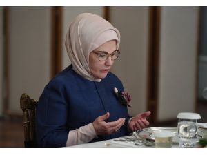 Emine Erdoğan, depremzede ve gönüllülerle iftarda bir araya geldi: