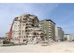 Hatay'da bina yıkım ve enkaz kaldırma çalışmaları 72 mahallede devam ediyor