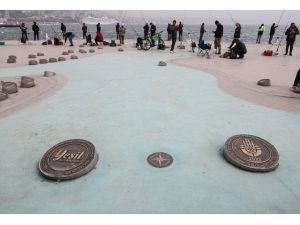 İBB'nin zemine yerleştirdiği cami figürlü levhalar tepki çekti