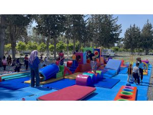 Hatay'daki çadır kentte çocuklar için cimnastik parkuru kuruldu