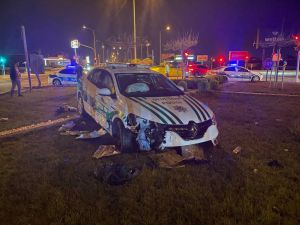 Aksaray'da otomobil ile polis aracı çarpıştı, 3'ü polis 6 kişi yaralandı