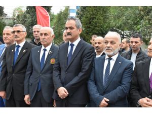 Milli Eğitim Bakanı Mahmut Özer, Ordu'da şehitliği ziyaret etti
