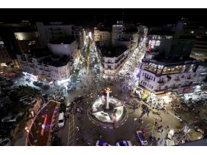 Filistin'in Ramallah kentinde bayram arifesinde çarşı ve pazarlarda hareketlilik yaşanıyor