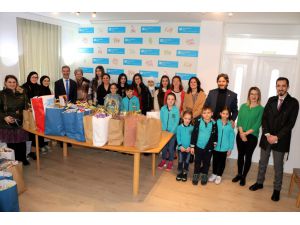 TMV öğrencileri, Saraybosna'da çocuk yurdunda kalan yaşıtlarına bayram hediyesi verdi