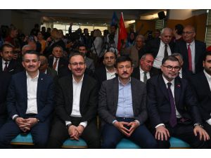 AK Parti İzmir İl Başkanlığında bayramlaşma programı düzenlendi