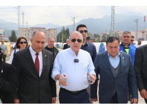 Zafer Partisi Genel Başkanı Ümit Özdağ, Hatay'da depremzedeleri ziyaret etti