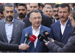 Cumhurbaşkanı Yardımcısı Oktay, bayram namazını Hacı Bayram Veli Camisi'nde kıldı: