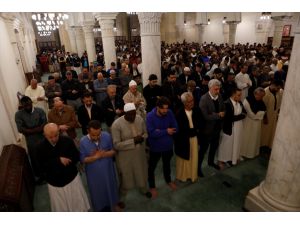 Cezayir’deki camilerde bayram namazı kılındı