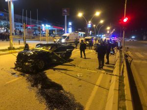 GÜNCELLEME - Çankırı'da iki otomobil çarpıştı, 1 kişi öldü, 1'i ağır 5 kişi yaralandı