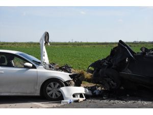 Adana'da iki otomobilin çarpıştığı kazada 1 kişi öldü, 4 kişi yaralandı