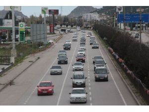 Afyonkarahisar'da bayram dönüşü trafik yoğunluğu yaşandı
