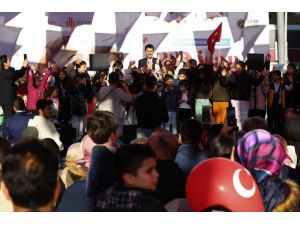 Bakan Kurum, İstanbul'da çocuk ve gençlerle bir araya geldi:
