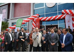 Bakan Kasapoğlu, İzmir'de gençlik merkezi açılışı yaptı