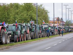 Slovenyalı çiftçiler, tarımsal kısıtlamalar nedeniyle gösteri düzenledi