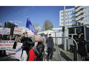 Bosna Hersek'te Yüksek Temsilci Schmidt aleyhine gösteri düzenlendi