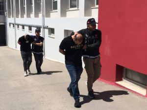 Adana'da evlerinde uyuşturucu ve silah ele geçirilen 2 zanlı tutuklandı