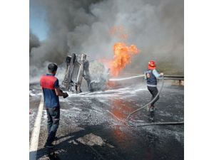 Şırnak'ta seyir halindeki otomobilde çıkan yangında sürücü yaralandı