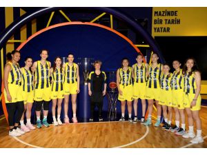 Fenerbahçe'nin kazandığı FIBA Kadınlar Avrupa Ligi kupası, müzesinde