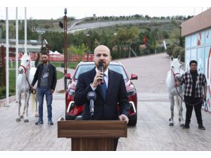 Bilal Erdoğan Ankara'daki uluslararası öğrencilere Togg'u tanıttı