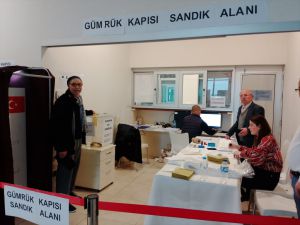 Sınır kapılarında oy verme işlemi başladı
