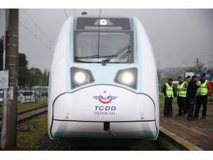 İlk Milli Elektrikli Tren Seti TCDD'ye teslim edildi